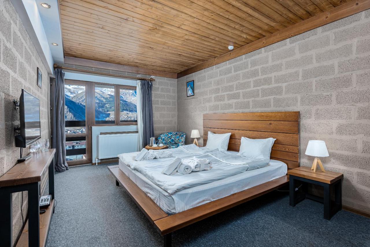 Alpine Lounge Boutique Hotel Степанцмінда Екстер'єр фото