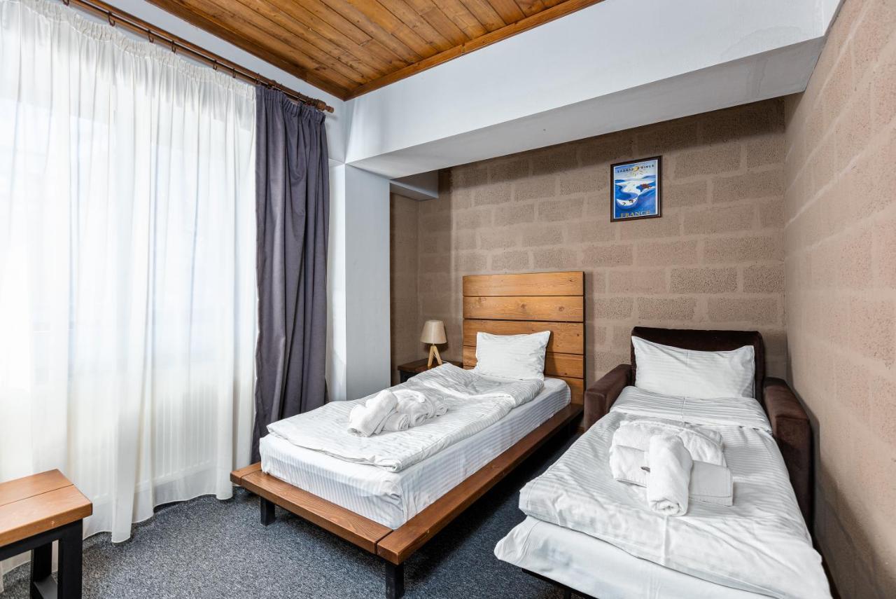 Alpine Lounge Boutique Hotel Степанцмінда Екстер'єр фото