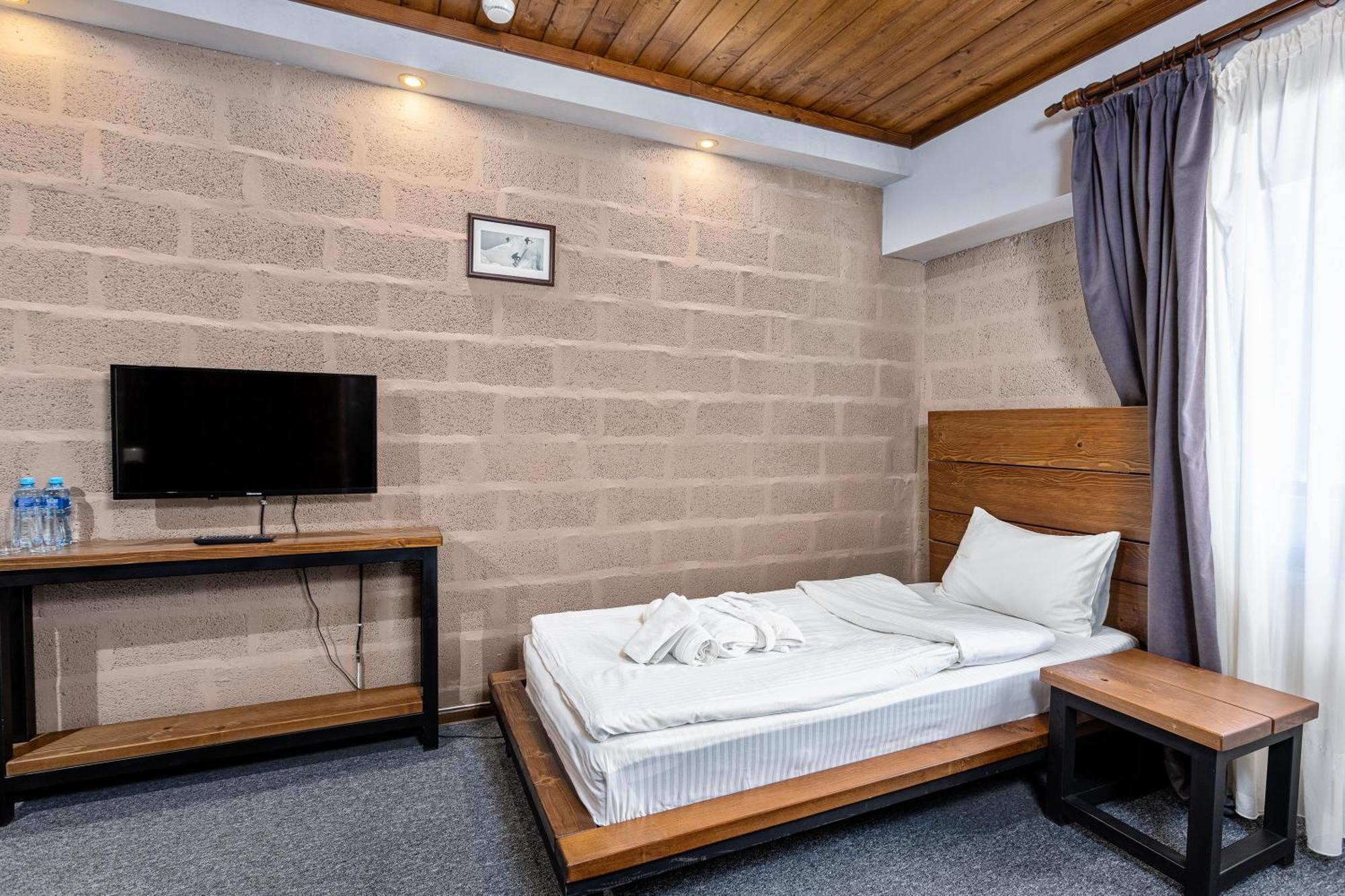 Alpine Lounge Boutique Hotel Степанцмінда Номер фото