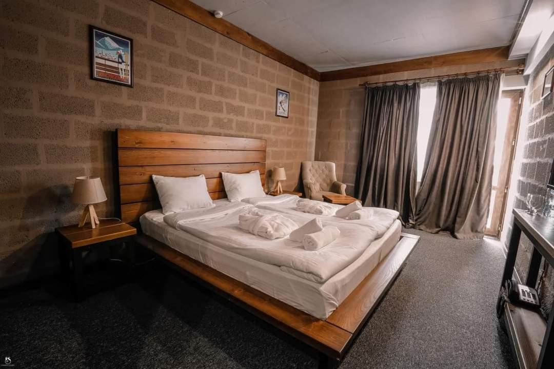 Alpine Lounge Boutique Hotel Степанцмінда Екстер'єр фото