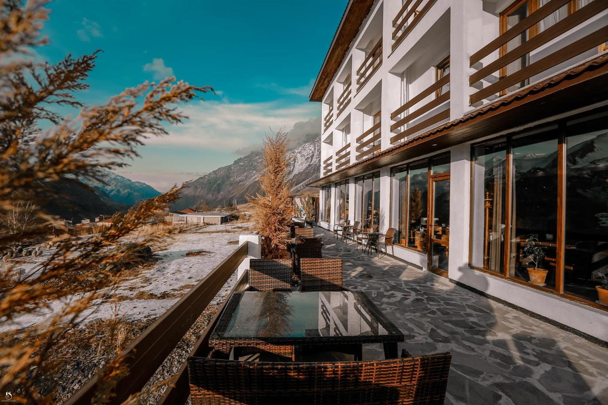 Alpine Lounge Boutique Hotel Степанцмінда Екстер'єр фото