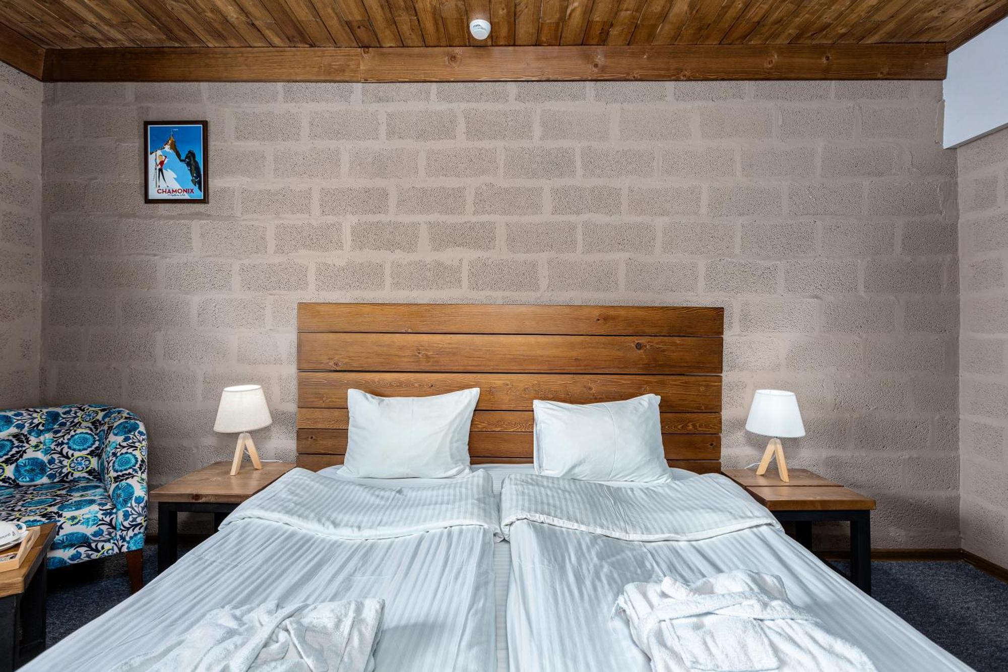 Alpine Lounge Boutique Hotel Степанцмінда Екстер'єр фото