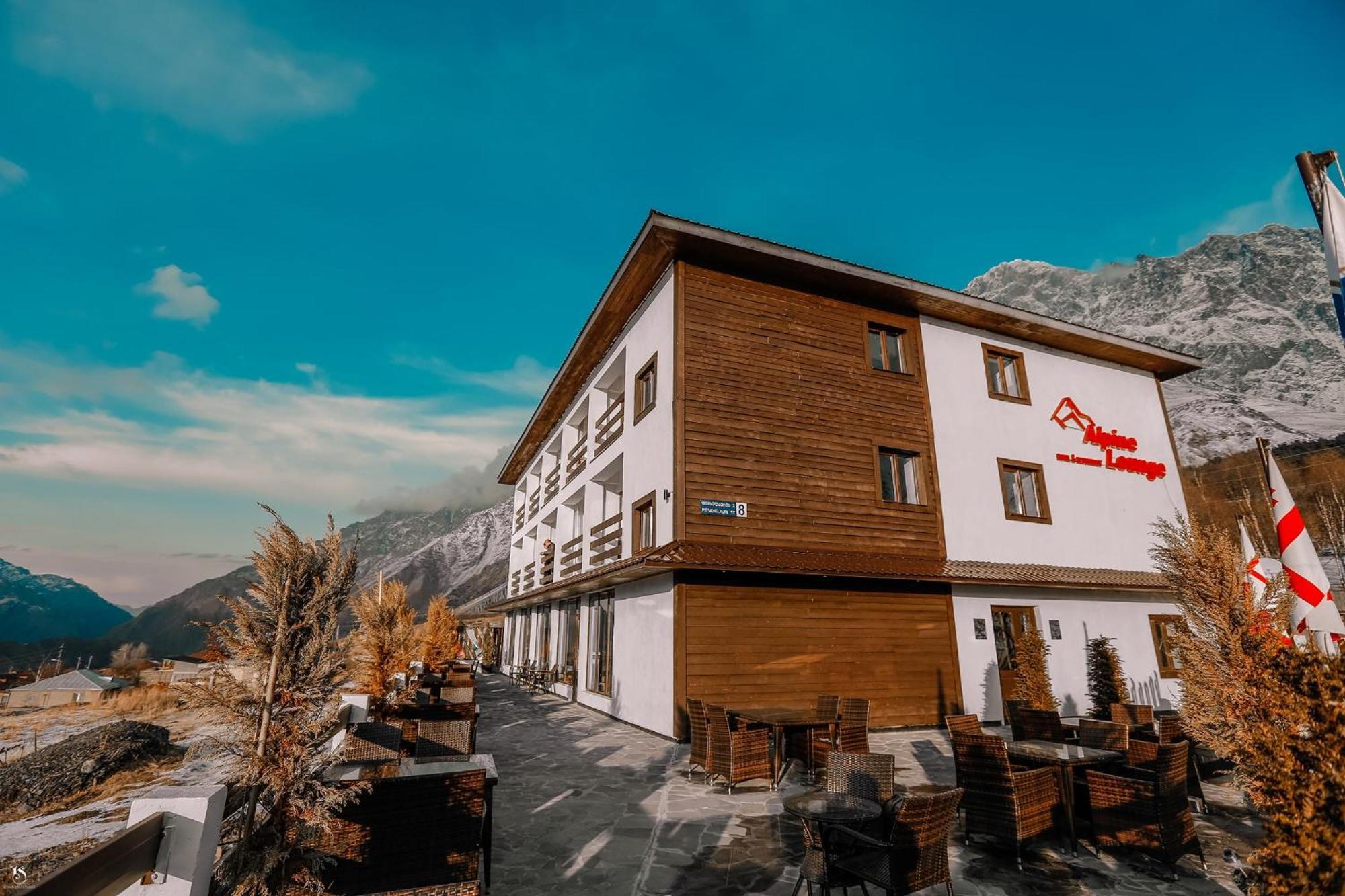 Alpine Lounge Boutique Hotel Степанцмінда Екстер'єр фото