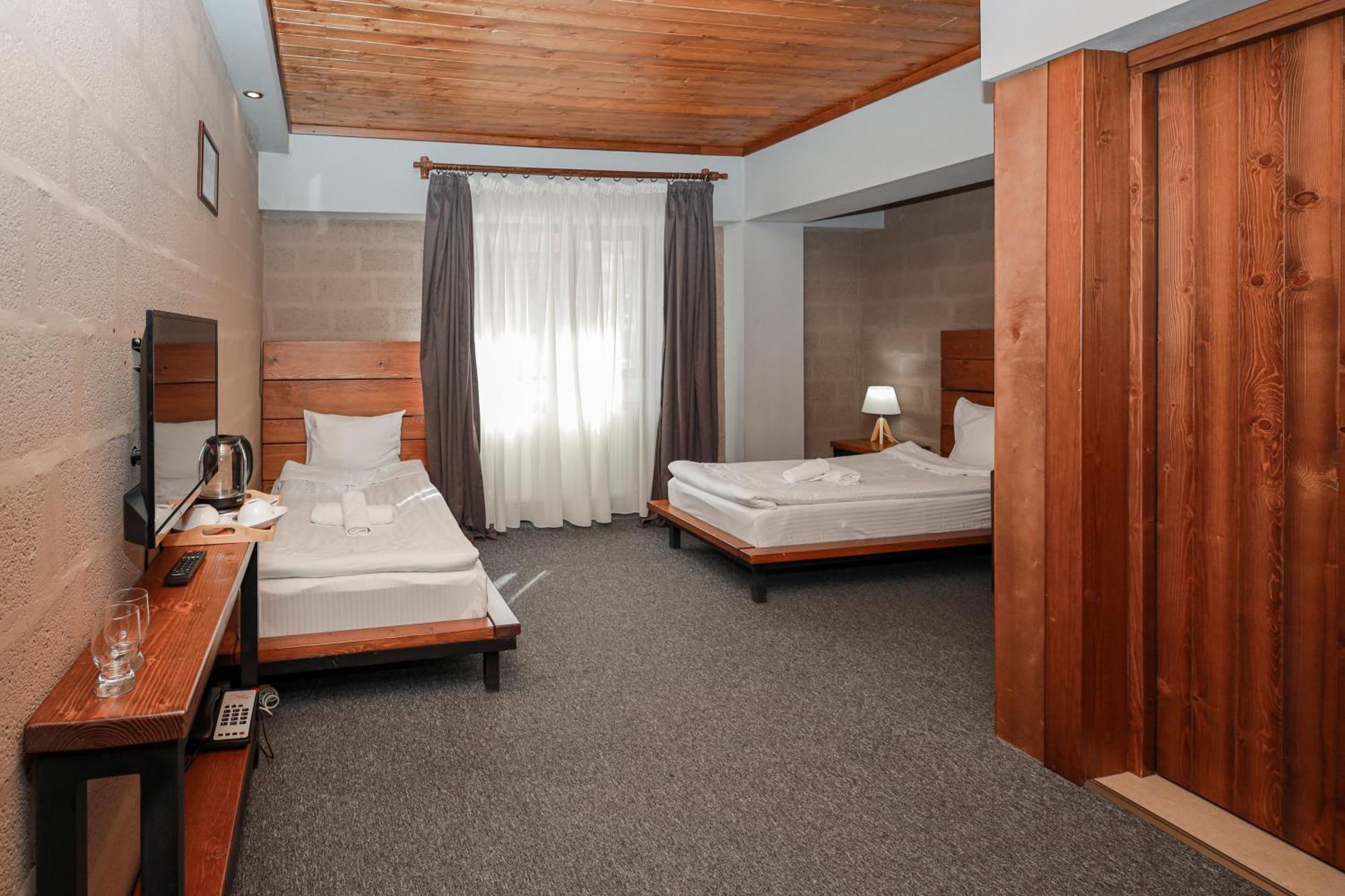 Alpine Lounge Boutique Hotel Степанцмінда Екстер'єр фото
