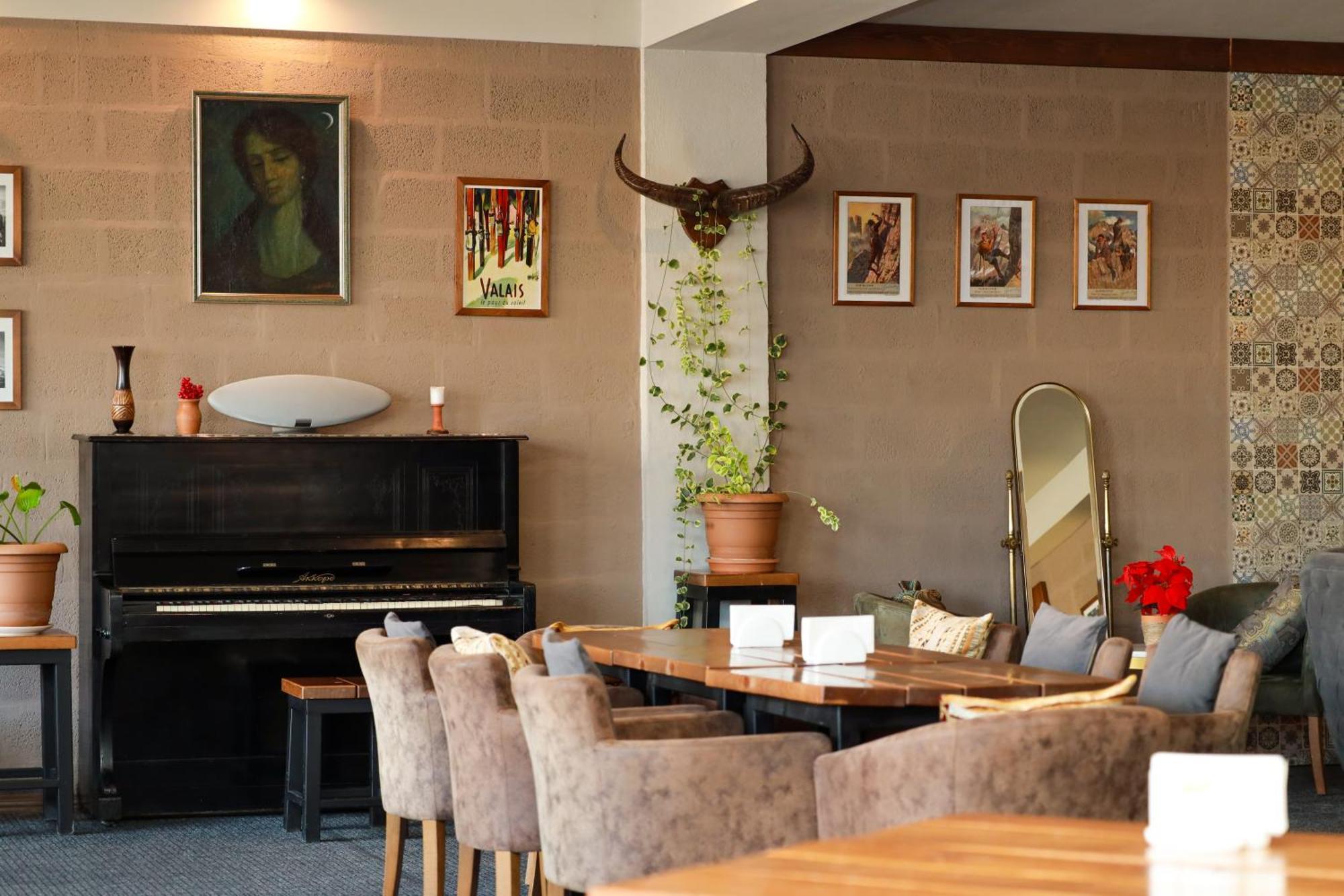 Alpine Lounge Boutique Hotel Степанцмінда Екстер'єр фото