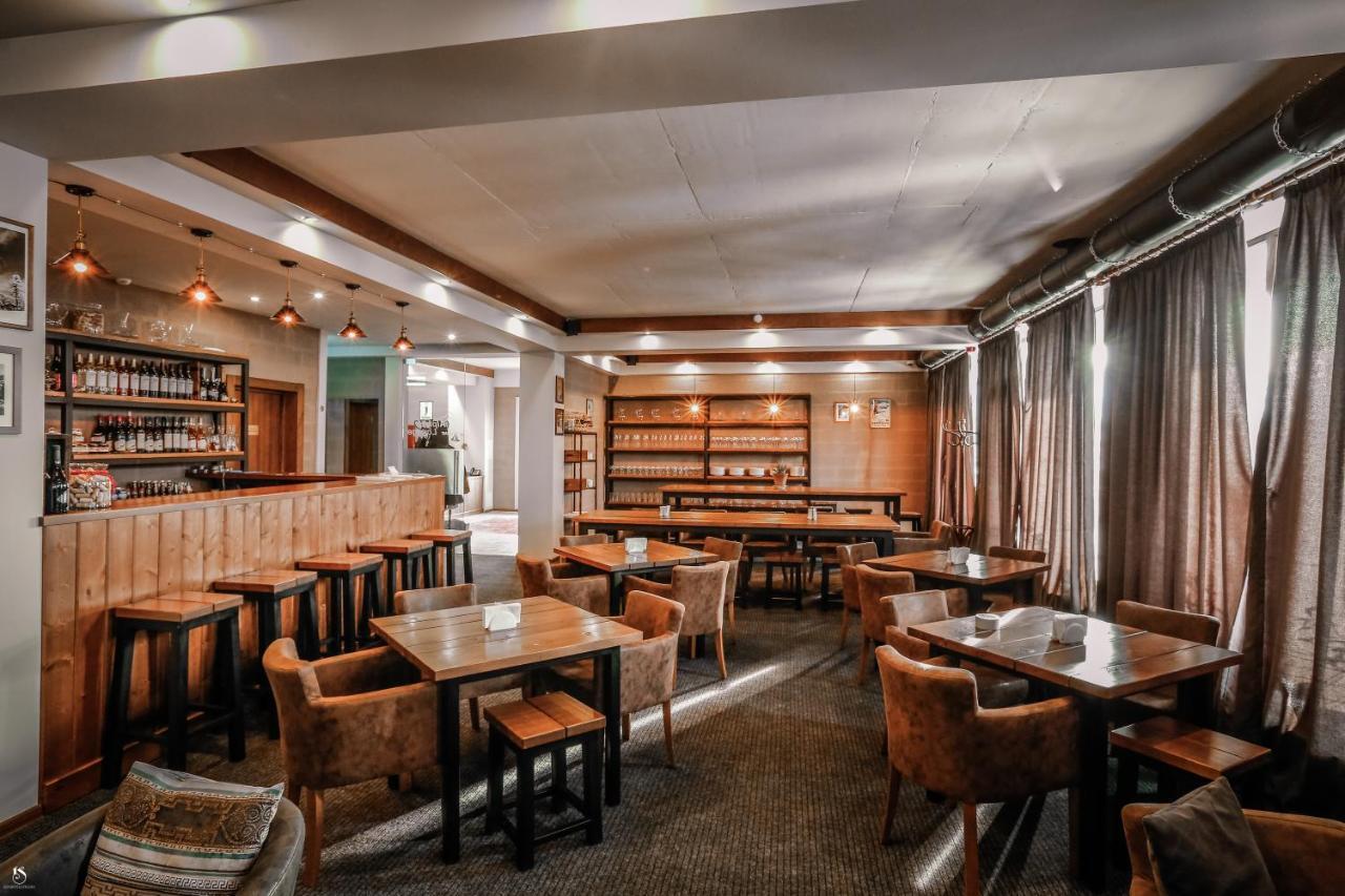 Alpine Lounge Boutique Hotel Степанцмінда Екстер'єр фото